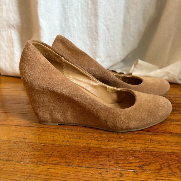 Merona Genuine Leather Suede Wedge Shoes - Camel color, Size 9 - Picture 4 of 6